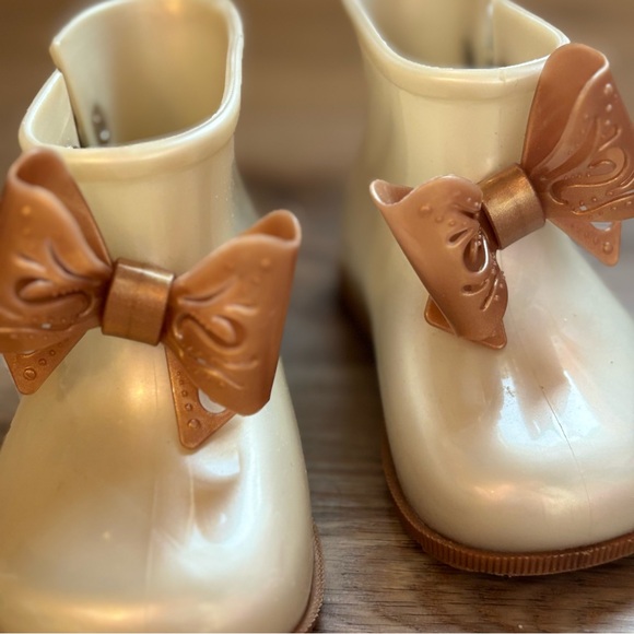 NWOT Mini Melissa Sugar Rain Boots Pearl Rose Gold Bow Toddler baby girl Size 7 - Picture 2 of 7
